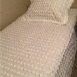 Beautiful Old School Chenille Bed Spread! ♥️